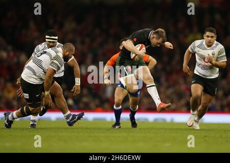 Cardiff, Royaume-Uni.14 novembre 2021.Nick Tompkins du pays de Galles en action (c).Rugby Autumn Nations Series Match, pays de Galles v Fidji au stade de la Principauté à Cardiff le dimanche 14 novembre 2021. photo par Andrew Orchard/Andrew Orchard photographie sportive crédit: Andrew Orchard photographie sportive/Alamy Live News Banque D'Images