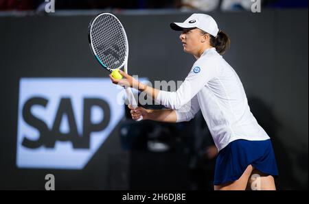 IGA Swiatek de Pologne en action contre Aryna Sabalenka de Biélorussie lors du deuxième match de robin aux 2021 finales Akron WTA Guadalajara, Masters WTA tennis Tournament le 13 novembre 2021 à Guadalajara, Mexique - photo: Rob Prange/DPPI/LiveMedia Banque D'Images