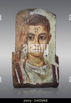 Portrait de la momie romaine égyptienne de Fayum, 100 - 199 AD, Antinopolis.Musée du Louvre E 12570.Momie portrait d'un jeune homme, cheveux courts et tunique.Le portr Banque D'Images