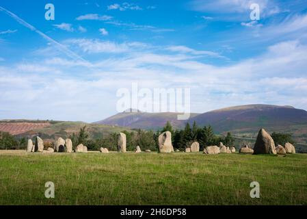 Ancienne pierre, vue en été du cercle de pierres de Castlerigg, un ancien monument britannique composé de pierres debout datant de 3000BC, Cumbria, Angleterre Banque D'Images