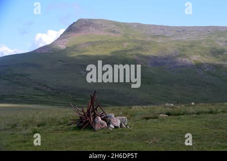 Le Wainwright 'Red Pike' de la pile de pierres sur le sommet du parc national du district de lac 'Low Fell', Cumbria, Angleterre, Royaume-Uni. Banque D'Images