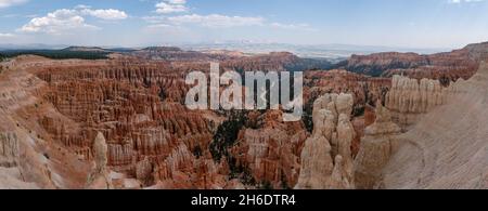 Photo panoramique du parc national de Bryce Canyon, une réserve tentaculaire dans le sud de l'Utah, aux États-Unis Banque D'Images