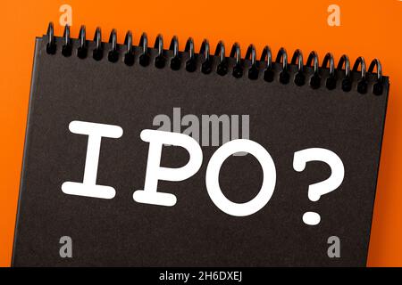 thème de l'ipo (offre publique initiale).L'acronyme ipo sur un fond coloré.Image de concept d'entreprise Banque D'Images