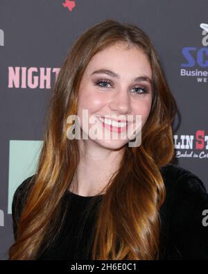 Malibu, Californie, États-Unis.13 novembre 2021.Nicole Stills assiste à la première de la nuit au Malibu Country Mart de Malibu, en Californie.Crédit: Sheri Determan Banque D'Images