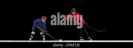 Collage de femme et de fille, joueurs de hockey professionnels en mouvement, entraînement isolé sur fond noir Banque D'Images