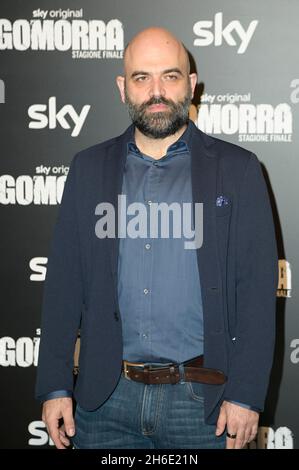 Rome, Italie.15 novembre 2021.Roberto Saviano assiste à la photo de la série télévisée Gomorra stagione finale au théâtre de Brancaccio.Crédit : SOPA Images Limited/Alamy Live News Banque D'Images