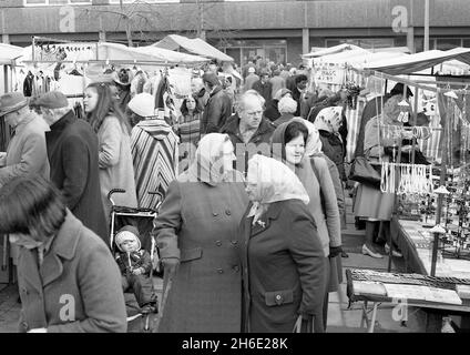 Hyson Green Market, Nottingham, Royaume-Uni, novembre 1982 Banque D'Images