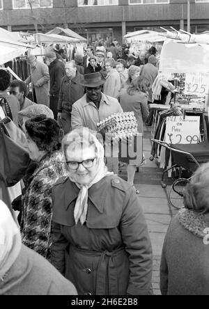 Hyson Green Market, Nottingham, Royaume-Uni, novembre 1982 Banque D'Images