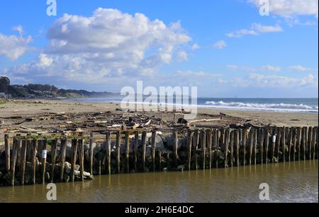 Un bel après-midi d'hiver à la plage d'État de Seacliff, Aptos CA Banque D'Images