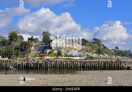 Un bel après-midi d'hiver à la plage d'État de Seacliff, Aptos CA Banque D'Images