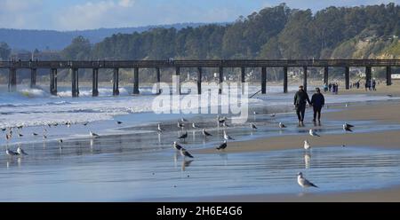Un bel après-midi d'hiver à la plage d'État de Seacliff, Aptos CA Banque D'Images