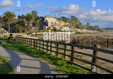Un bel après-midi d'hiver à la plage d'État de Seacliff, Aptos CA Banque D'Images