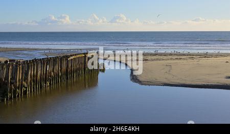 Un bel après-midi d'hiver à la plage d'État de Seacliff, Aptos CA Banque D'Images