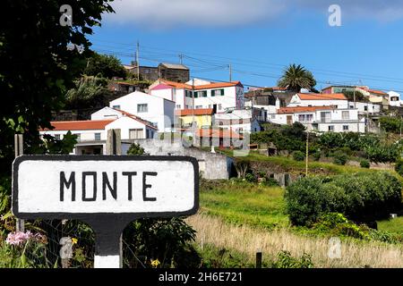 Panneau de la ville de Monte sur la route à Santa Cruz, île de Flores.Açores.Portugal Banque D'Images