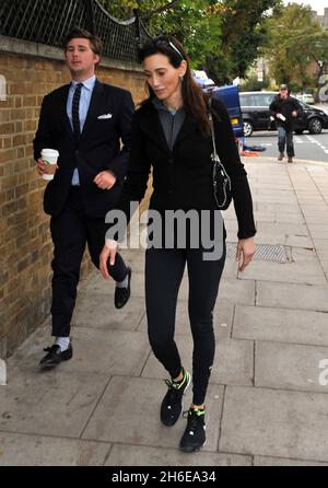 Nancy Shevell devant la maison de Sir Paul McCartney, dans le nord de Londres, la veille de leur mariage. Banque D'Images