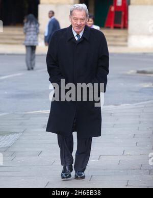 L'ancien président du FC Portsmouth, Milan Mandaric, arrive ce matin au tribunal de la Couronne de Southwark à Londres où il est jugé pour évasion fiscale. Banque D'Images