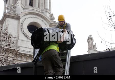 Les préparatifs commencent mercredi prochain pour les funérailles de la baronne Thatcher à la cathédrale Saint-Paul de Londres Banque D'Images