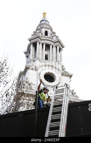 Les préparatifs commencent mercredi prochain pour les funérailles de la baronne Thatcher à la cathédrale Saint-Paul de Londres Banque D'Images