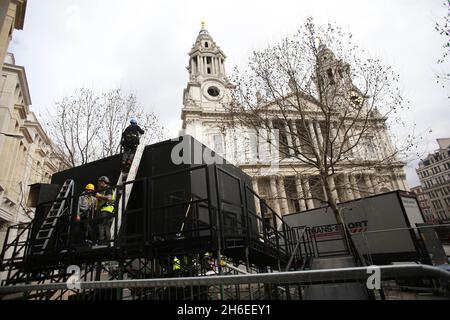 Les préparatifs commencent mercredi prochain pour les funérailles de la baronne Thatcher à la cathédrale Saint-Paul de Londres Banque D'Images