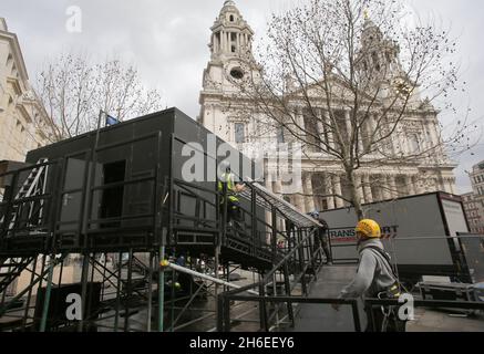 Les préparatifs commencent mercredi prochain pour les funérailles de la baronne Thatcher à la cathédrale Saint-Paul de Londres Banque D'Images