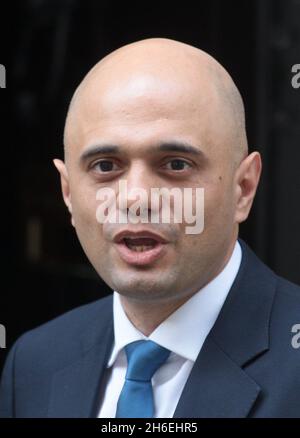 Le nouveau secrétaire à la Culture, Sajid Javid, a été photographié aujourd'hui à Downing Street.Il remplace Maria Miller qui a démissionné de son poste après une rangée de dépenses. Banque D'Images