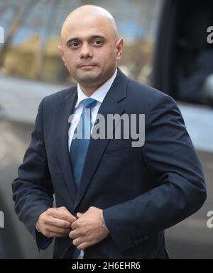 Le nouveau secrétaire à la Culture, Sajid Javid, a été photographié aujourd'hui à Downing Street.Il remplace Maria Miller qui a démissionné de son poste après une rangée de dépenses. Banque D'Images