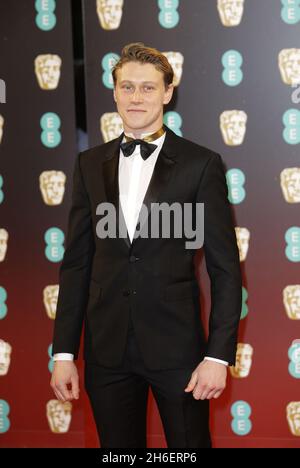 George Mackay participe aux prix EE British Academy of film au Royal Albert Hall, à Londres Banque D'Images