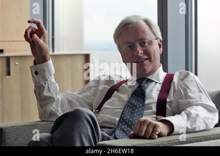 John Varley a photographié au QG de Barclay Banks à Canary Wharf lorsqu'il était directeur général de la banque.Barclays et John Varely ont été inculpés pour les accords de la banque en période de crise avec le Qatar. Banque D'Images