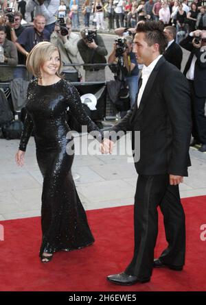 L'ÉGLISE DE CHARLOTTE ET LE PETIT AMI GAVIN HENSON ARRIVENT POUR LES HOMMES DE L'ANNÉE GQ AU ROYAL OPERA HOUSE, COVENT GARDEN, LONDRES.Jeff Moore/allactiondigital.com Banque D'Images