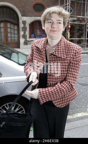 La secrétaire à l'éducation Ruth Kelly arrive à son bureau dans le centre de Londres.Jeff Moore/allactiondigital.com Banque D'Images