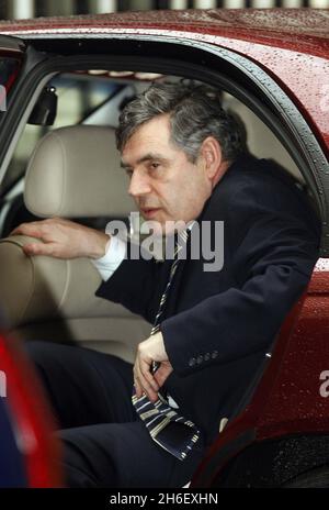 Le chancelier Gordon Brown quitte Downing Street. Banque D'Images