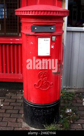 Une boîte postale fermée.Date de la photo: Mercredi 18 octobre 2006.Une pétition de quatre millions de noms réclamant la protection des bureaux de poste sera livrée aujourd'hui au 10 Downing Street. Banque D'Images