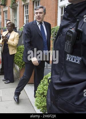 Gordon Brown photographié aujourd'hui à l'imagination Gallery de Londres après avoir annoncé sa candidature pour occuper le poste de prochain Premier ministre britannique et chef du Parti travailliste, le 11 mai 2007. Banque D'Images