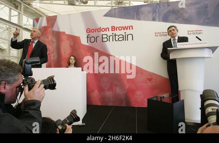 Gordon Brown photographié aujourd'hui à l'imagination Gallery de Londres après avoir annoncé sa candidature pour occuper le poste de prochain Premier ministre britannique et chef du Parti travailliste, le 11 mai 2007. Banque D'Images