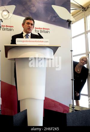 Gordon Brown photographié aujourd'hui à l'imagination Gallery de Londres après avoir annoncé sa candidature pour occuper le poste de prochain Premier ministre britannique et chef du Parti travailliste, le 11 mai 2007. Banque D'Images