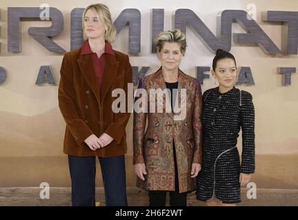 Mackenzie Davis, Linda Hamilton et Natalia Reyes (de gauche à droite) assistent au Terminator: Dark Fate Photocall à l'hôtel Mandarin Oriental, Londres. Banque D'Images