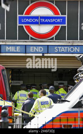 Vue générale de la station de métro Mile End où un incident impliquant un train de la ligne centrale a eu lieu ce matin, le 5 juillet 2007. Banque D'Images