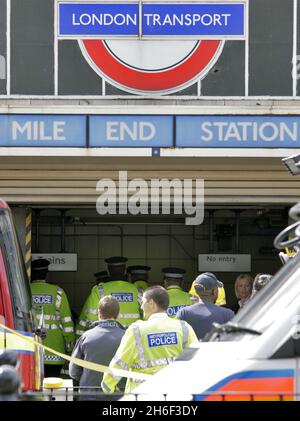 Vue générale de la station de métro Mile End où un incident impliquant un train de la ligne centrale a eu lieu ce matin, le 5 juillet 2007. Banque D'Images