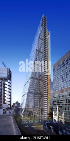 Une impression artistique du nouveau bâtiment Leadenhall.Les travaux ont commencé à faire place au Leadenhall Building, qui deviendra le plus haut gratte-ciel de la City de Londres, à une hauteur impressionnante de 225 mètres.Surnommée le « Cheese Grater » et conçue par Richard Rogers, l'homme derrière Lloyds de Londres, le Dome et le Centre Pompidou, la tour remplacera l'ancien bâtiment P & O des années 1960 situé au 122 Leadenhall Street, qui est actuellement démoli par étapes de bas en haut. Banque D'Images