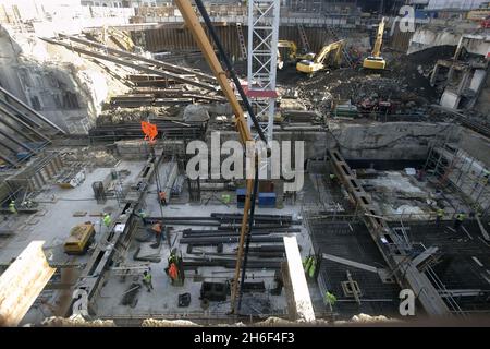 Le réaménagement de la maison de radiodiffusion est en cours.Le plus grand projet d'immobilisations de la BBC à ce jour, créant un nouveau centre de radio, d'information et de service mondial au cœur de Londres.Lorsqu'elle sera terminée en 2012, cette structure de 80,000 mètres carrés fournira des installations de production et de diffusion de pointe pour BBC Audio & Music, BBC News et BBC World Service, et sera le centre de la production nationale et internationale en direct de la BBC. Banque D'Images