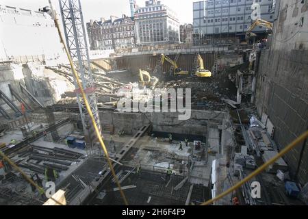 Le réaménagement de la maison de radiodiffusion est en cours.Le plus grand projet d'immobilisations de la BBC à ce jour, créant un nouveau centre de radio, d'information et de service mondial au cœur de Londres.Lorsqu'elle sera terminée en 2012, cette structure de 80,000 mètres carrés fournira des installations de production et de diffusion de pointe pour BBC Audio & Music, BBC News et BBC World Service, et sera le centre de la production nationale et internationale en direct de la BBC. Banque D'Images