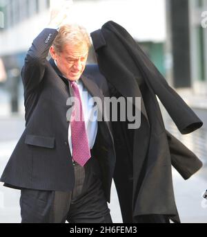 L'ancien président du FC Portsmouth, Milan Mandaric, arrive ce matin aux magistrats de la ville de Westminster pour des taxes. Banque D'Images