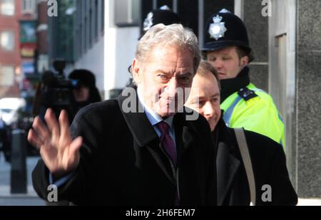 L'ancien président du FC Portsmouth, Milan Mandaric, arrive ce matin aux magistrats de la ville de Westminster pour des taxes. Banque D'Images