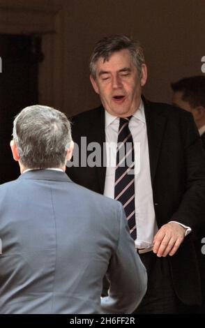 Le Premier ministre britannique Gordon Brown accueille le roi de Jordanie Abdullah II dans Downing Street Banque D'Images