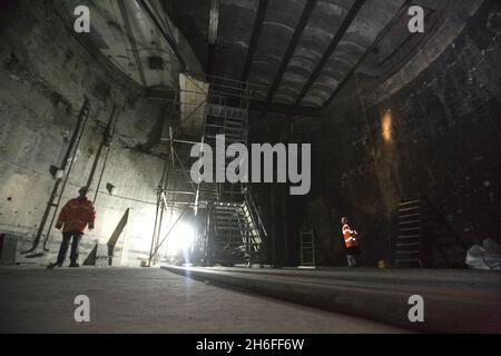 Le Thames tunnel, fruit des génies de l'ingénierie Marc et du Royaume d'Isambard Brunel, sera ouvert au public pour la première fois en 145 ans.Ouvert en 1852, le tunnel a saisi l'imagination de la nation : rien n'avait été vu comme lui auparavant et il a ouvert la voie au système actuel de tube.Située sous la Tamise, elle est l'un des plus grands triomphes techniques des Brunels, et le seul projet sur lequel ils ont travaillé ensemble.Le tunnel fait 1 300 pieds de long et, à la fin de la première semaine d'ouverture, plus de la moitié de la population de Londres avait payé pour marcher 'le sh Banque D'Images