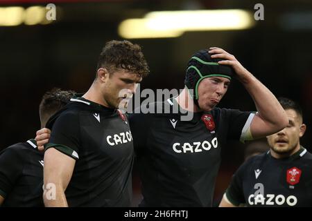 Cardiff, Royaume-Uni.14 novembre 2021.Adam Beard du pays de Galles (r) regarde.Rugby Autumn Nations Series Match, pays de Galles v Fidji au stade de la Principauté à Cardiff le dimanche 14 novembre 2021. photo par Andrew Orchard/Andrew Orchard photographie sportive crédit: Andrew Orchard photographie sportive/Alamy Live News Banque D'Images