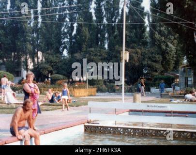 Recueillez des images du camp de vacances de Bracklesham Bay Pontins à la fin des années 1970.L'entreprise a été fondée par Fred Pontin en 1946 à 10 ans après que Billy Butlin avait ouvert son premier camp de vacances et est entré en administration la semaine dernière. Banque D'Images