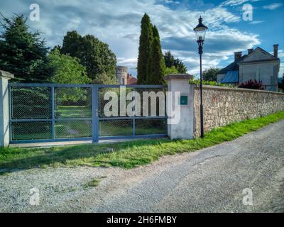 Porte du parc du château de Bad Fischau Brunn Banque D'Images
