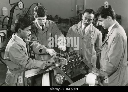 Car Engine Service School à FIAT automobiles, Italie des années 1960 Banque D'Images