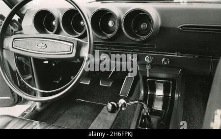 Intérieur de la berline Ford quatre portes Torino modèle voiture, USA 1967 Banque D'Images